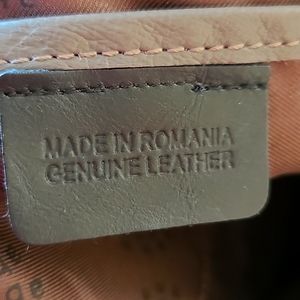 Super soft leather purse (NO NAME BRAND)